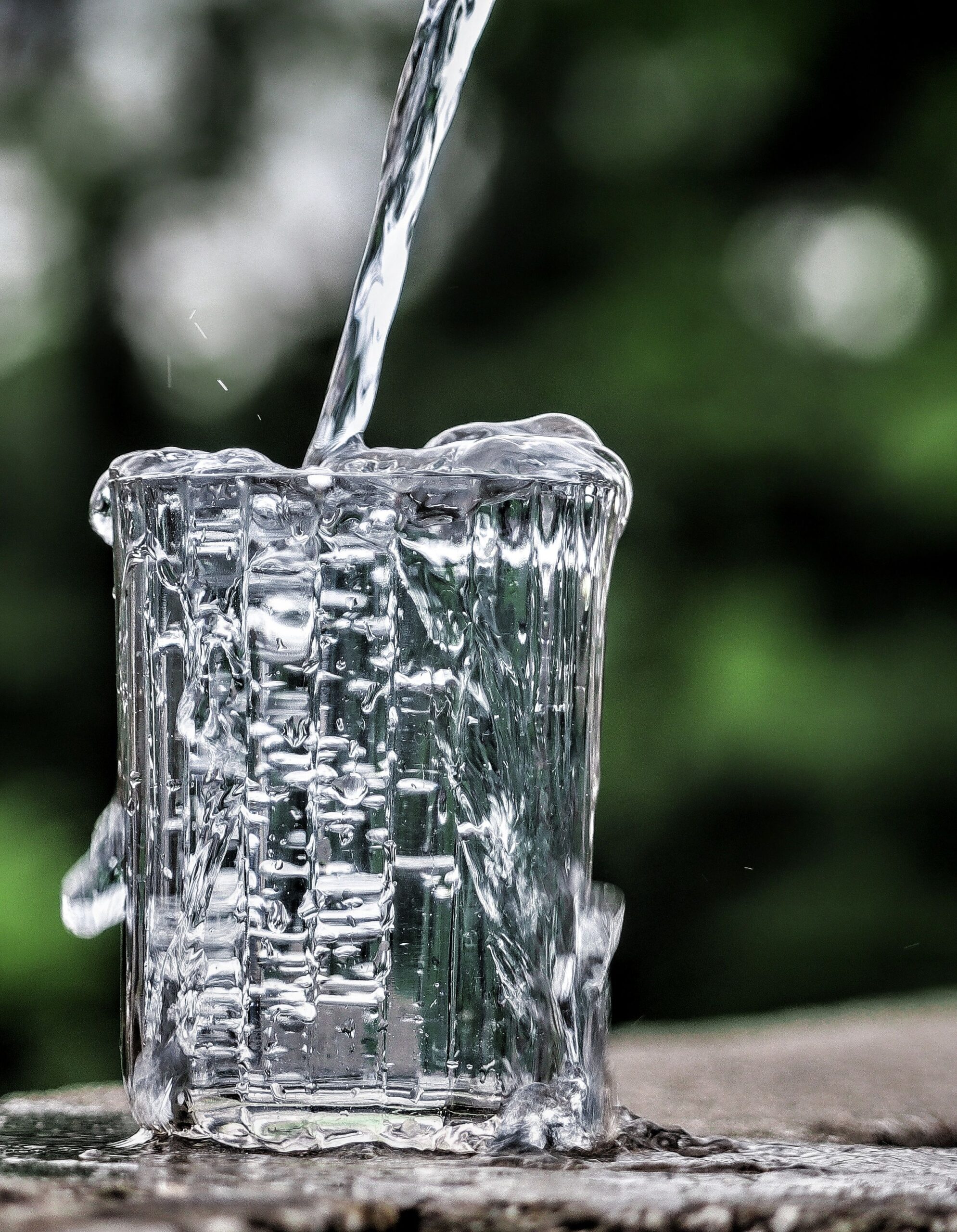 verre d'eau qui déborde